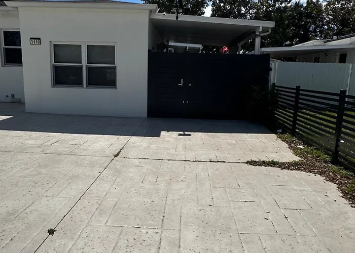 Comfortable Modern Apartment- Central Location.